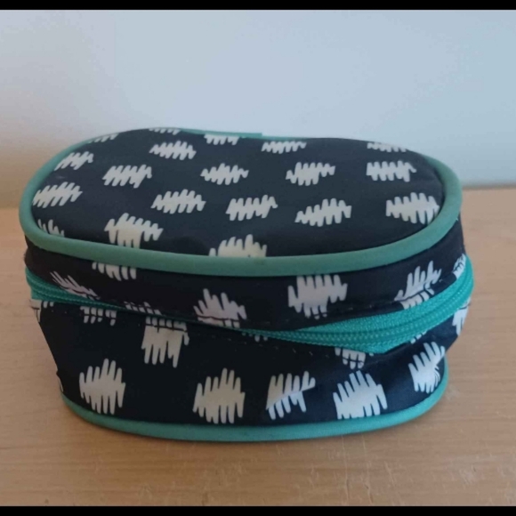 Thirty-One Cute Case - Picture 2 of 3